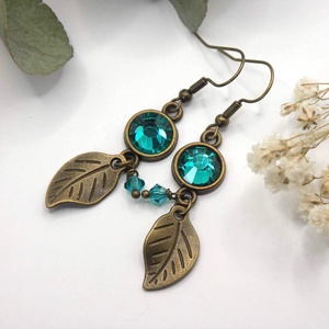 Tengerkék színű Preciosa kristályokkal és  antik bronz levelekkel készült fülbevaló, akár szettben is, nyaklánccal - Meska.hu