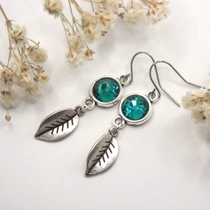 Tengerkék színű Preciosa kristályokkal és ezüst színű levelekkel készült fülbevaló, akár szettben is, nyaklánccal - Meska.hu