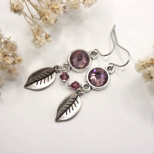 Ametiszt színű Preciosa kristályokkal és ezüst színű levelekkel készült fülbevaló, akár szettben is, nyaklánccal - ékszer - fülbevaló - lógó fülbevaló - Meska.hu