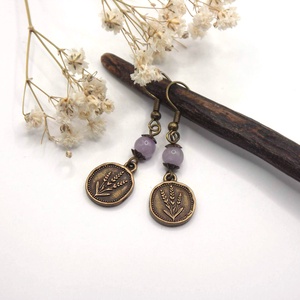 Fülbevaló ametiszt ásványgyöngyökből és levendula mintás függőkből - Lavender - ékszer - fülbevaló - lógó fülbevaló - Meska.hu