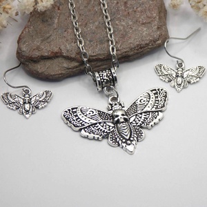 Molylepkés nyaklánc és fülbevaló szett - Sápadt éji lélek, Ékszer, Ékszerszett, Ékszerkészítés, MESKA