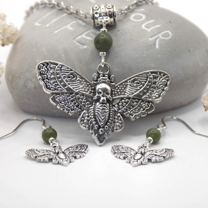 Molylepkés nyaklánc és fülbevaló szett zöld jáspis ásványgyöngyökkel - Suttogó szárnyú - ékszer - ékszerszett - Meska.hu