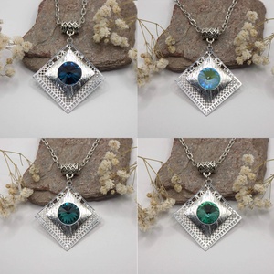 Swarovski kristályos nyaklánc, egyedi készítésú, négyszög formájú medállal, választható színű kristállyal - ékszer - nyaklánc - medálos nyaklánc - Meska.hu