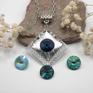Swarovski kristályos nyaklánc, egyedi készítésú, négyszög formájú medállal, választható színű kristállyal - ékszer - nyaklánc - medálos nyaklánc - Meska.hu