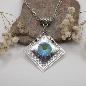 Swarovski kristályos nyaklánc, egyedi készítésú, négyszög formájú medállal, választható színű kristállyal, Ékszer, Nyaklánc, Medálos nyaklánc, Ékszerkészítés, MESKA
