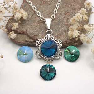 Swarovski kristályos nyaklánc, egyedi készítésú, virág formájú medállal, választható színű kristállyal - ékszer - nyaklánc - medálos nyaklánc - Meska.hu