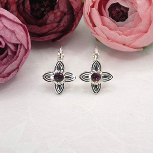 Vörös színű Swarovski kristályos, egyedi készítésú, damaszk virág formájú fülbevaló - Rubine - ékszer - fülbevaló - lógó fülbevaló - Meska.hu