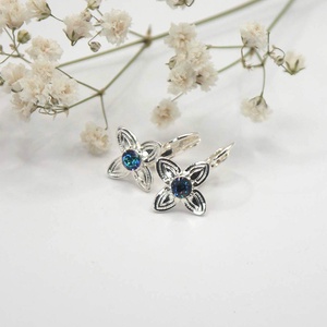 Sötétkék Swarovski kristályos, egyedi készítésú, damaszk virág formájú fülbevaló - Persian, Ékszer, Fülbevaló, Lógó fülbevaló, Ékszerkészítés, MESKA