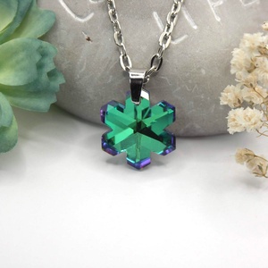 Hópehely formájú zöldes-kék színű Aurora kristály ezüst láncon  Téli csepp - ékszer - nyaklánc - medálos nyaklánc - Meska.hu