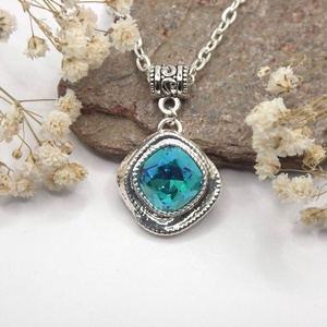 Swarovski kristályos nyaklánc, egyedi készítésú, peremes medállal, választható színű kristállyal, Ékszer, Nyaklánc, Medálos nyaklánc, Ékszerkészítés, MESKA