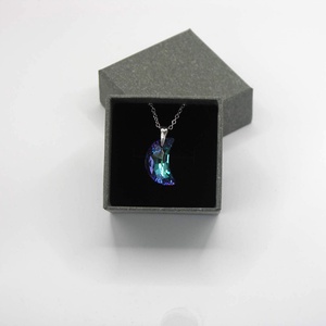 Swarovski kristályos nyaklánc, egyedi készítésú, különleges négyszög formájú medállal, választható színű kristállyal - ékszer - nyaklánc - medálos nyaklánc - Meska.hu