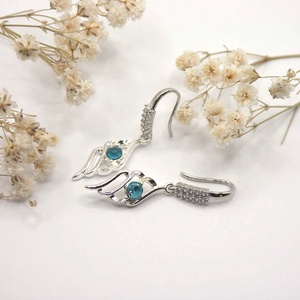 Tengerkék Swarovski kristályos, egyedi készítésú, angyalszárny formájú fülbevaló - Adria - ékszer - fülbevaló - lógó fülbevaló - Meska.hu