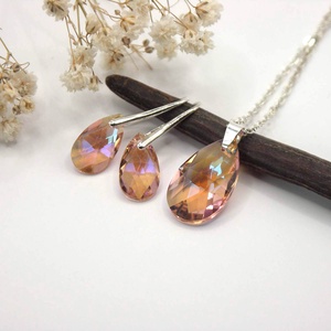 Őszibarack-rózsaszín, csepp alakú Swarovski kristállyal készült nyaklánc és fülbevaló szett � Fortuna - ékszer - ékszerszett - Meska.hu
