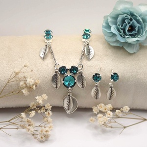 Kékes-smaragdzöld Swarovski kristályos, egyedi készítésú nyaklánc és fülbevaló szett � AquaLeaf - ékszer - ékszerszett - Meska.hu