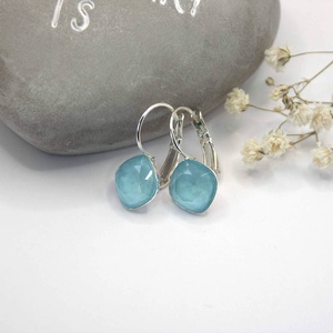 Swarovski kristályos, egyedi készítésú, lekerekített négyszög alakú fülbevaló � Nyári szellő - ékszer - fülbevaló - lógós kerek fülbevaló - Meska.hu