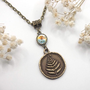 Antik bronz, páfrányleveles, kerek medál napfényes csillogású Swarovski kristállyal � Fern, Ékszer, Nyaklánc, Medálos nyaklánc, Ékszerkészítés, MESKA