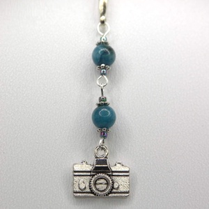 Ezüst színű, toll formájú könyvjelző sötétkék apatit ásványgyöngyökkel, fényképezőgép függővel � Insta - könyv & zene - könyvjelző - Meska.hu