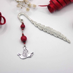 AJÁNDÉK csomagolás! Ezüst színű, toll alakú könyvjelző piros howlit ásványgyöngyökkel, galamb alakú függővel-Szárnyalás, Könyv & Zene, Könyvjelző, Ékszerkészítés, MESKA