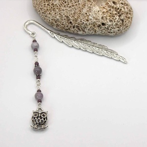 AJÁNDÉK csomagolás! Ezüst színű, toll alakú könyvjelző ametiszt ásványgyöngyökkel, bagoly alakú függővel - Tudás, Könyv & Zene, Könyvjelző, Ékszerkészítés, MESKA