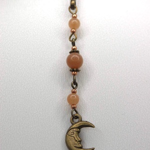 AJÁNDÉK dobozka! Antik bronz, toll alakú könyvjelző narancs achát ásványgyöngyökkel, Hold alakú függővel � Holdkelte - könyv & zene - könyvjelző - Meska.hu