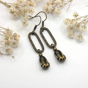 Tulipános fülbevaló fekete alapon arany intarziás üveggyöngyökből � Oriole, Ékszer, Fülbevaló, Lógó fülbevaló, Ékszerkészítés, MESKA