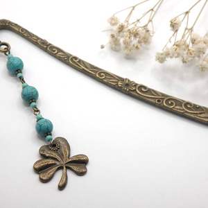 AJÁNDÉK csomagolás! Antik bronz, viragos-indás könyvjelző türkinit ásványgyöngyökkel, lóhere alakú függővel � Boglárka - könyv & zene - könyvjelző - Meska.hu