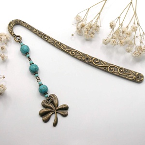 AJÁNDÉK csomagolás! Antik bronz, viragos-indás könyvjelző türkinit ásványgyöngyökkel, lóhere alakú függővel � Boglárka, Könyv & Zene, Könyvjelző, Ékszerkészítés, MESKA