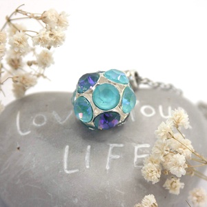 Világos és sötétebb, opálos kék Swarovski kristályos, áttört gömb alakú medálos nyaklánc � Mesh ball - ékszer - nyaklánc - medálos nyaklánc - Meska.hu