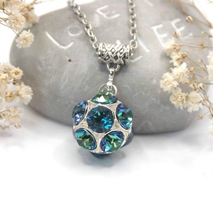 Sárgás-zöldes-türkizes csillogású kék Swarovski kristályos, áttört gömb formájú medálos nyaklánc � Spirit, Ékszer, Nyaklánc, Medálos nyaklánc, Ékszerkészítés, MESKA