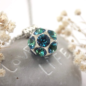 Sárgás-zöldes-türkizes csillogású kék Swarovski kristályos, áttört gömb formájú medálos nyaklánc � Spirit - ékszer - nyaklánc - medálos nyaklánc - Meska.hu