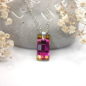 Téglalap formájú zöldes pink-rózsaszín Aurora kristály ezüst láncon - Napfény, Ékszer, Nyaklánc, Medálos nyaklánc, Ékszerkészítés, MESKA
