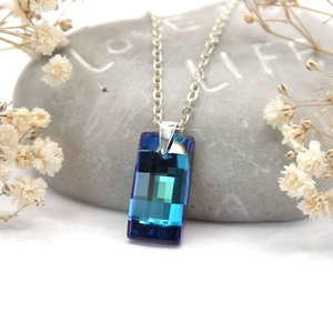 Téglalap formájú óceáni�zöldes kék Aurora kristály ezüst láncon - Prizma - ékszer - nyaklánc - medálos nyaklánc - Meska.hu