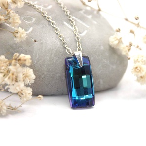 Téglalap formájú óceáni�zöldes kék Aurora kristály ezüst láncon - Prizma - ékszer - nyaklánc - medálos nyaklánc - Meska.hu