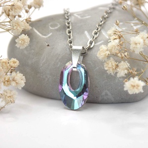 Légies, szivárványosan irizáló, ovális formájú Aurora kristály ezüst láncon - Eclipse - ékszer - nyaklánc - medálos nyaklánc - Meska.hu