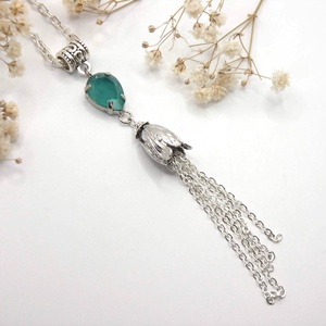 Csepp alakú, misztikus, sejtelmes-zöld színű Swarovski kristályos medál, kinyíló virággal, láncokkal � Floriel - ékszer - nyaklánc - medálos nyaklánc - Meska.hu