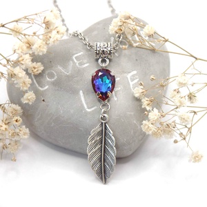 Csepp alakú, tüzes, kékes-vörös Swarovski kristályos medál, antik ezüst levéllel, láncon � Flamma - Meska.hu