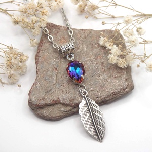 Csepp alakú, tüzes, kékes-vörös Swarovski kristályos medál, antik ezüst levéllel, láncon � Flamma - ékszer - nyaklánc - medálos nyaklánc - Meska.hu