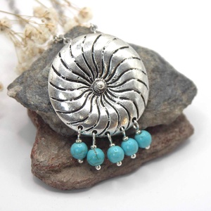 Kör alakú tibeti ezüst medál türkiz howlit ásványgyöngyökkel - Örvény - ékszer - nyaklánc - medálos nyaklánc - Meska.hu
