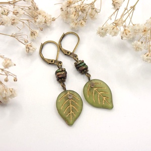 Antik bronz fülbevaló zöld színű, levél formájú cseh üveggyönggyel � Apple leaf, Ékszer, Fülbevaló, Lógó fülbevaló, Ékszerkészítés, MESKA