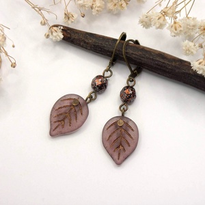 Antik bronz fülbevaló füstöslila színű, levél formájú cseh üveggyönggyel � Apple leaf - Meska.hu