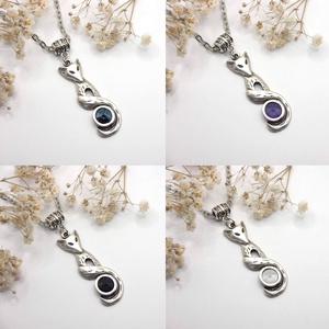 Antik ezüst, róka formájú medál, választható színű Swarovski kristállyal � Fox Chill - ékszer - nyaklánc - medálos nyaklánc - Meska.hu