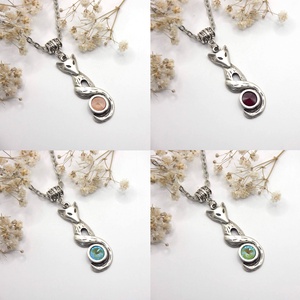 Antik ezüst, róka formájú medál, választható színű Swarovski kristállyal � Fox Chill - ékszer - nyaklánc - medálos nyaklánc - Meska.hu