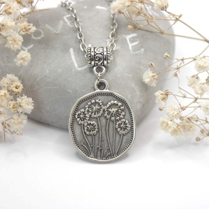Antik ezüst virágos medál láncon - Pitypangtánc, Ékszer, Nyaklánc, Medálos nyaklánc, Ékszerkészítés, MESKA