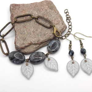 Antik bronz karkötő ovális összekötőkkel és larvikit ásványgyöngyökkel - Nordic - ékszer - karkötő - ásványkarkötő - Meska.hu