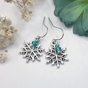 Hópihe függővel és apró, tengerkék színű Swarovski gyönggyel készült fülbevaló - ékszer - fülbevaló - lógó fülbevaló - Meska.hu