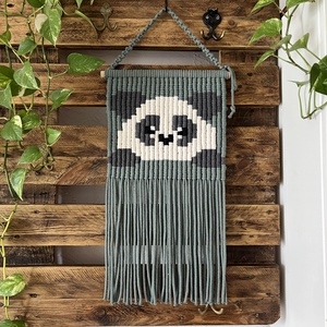 Makramé panda fali dekoráció, Otthon & Életmód, Babaszoba, gyerekszoba, Babaszoba dekoráció, Csomózás, MESKA