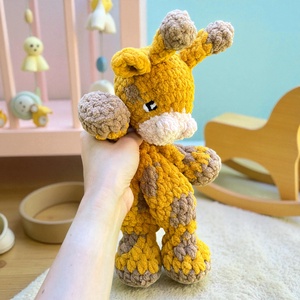 Horgolt plüss zsiráf alvóka - játék & sport - 3 éves kor alattiaknak - alvóka & rongyi - Meska.hu