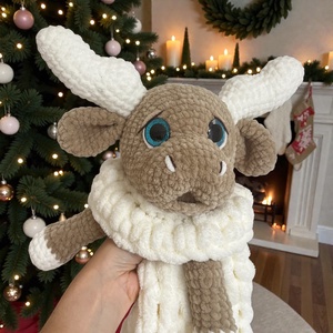 Horgolt plüss szarvas szundi-pajti / pizsamatároló - Meska.hu