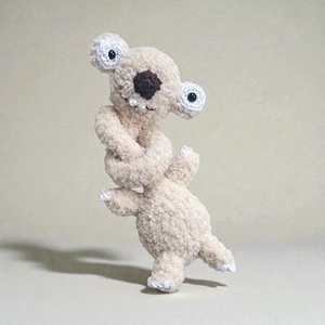 Sid horgolt lajhár táskadísz - játék & sport - plüssállat & játékfigura - plüss mesefigurák - Meska.hu