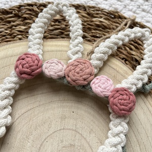 Makramé nyuszi fali dekoráció/ajtó kopogtató � tavaszi, húsvéti dekoráció - otthon & életmód - dekoráció - fali és függő dekoráció - falra akasztható dekor - Meska.hu